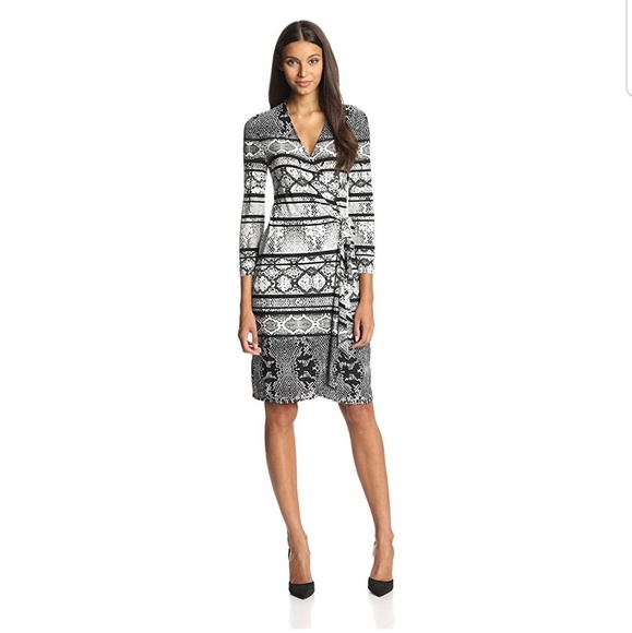 BCBGMaxAzria Dresses & Skirts - BCBGMAXAZRIA Adele Wrap Dress